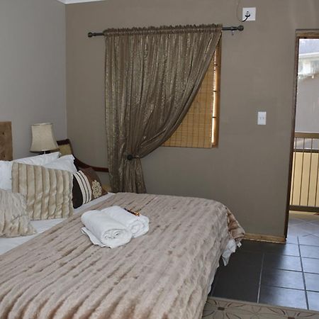 Two Bells Guest House Bloemfontein Exteriör bild