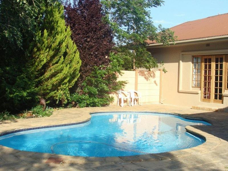 Two Bells Guest House Bloemfontein Exteriör bild