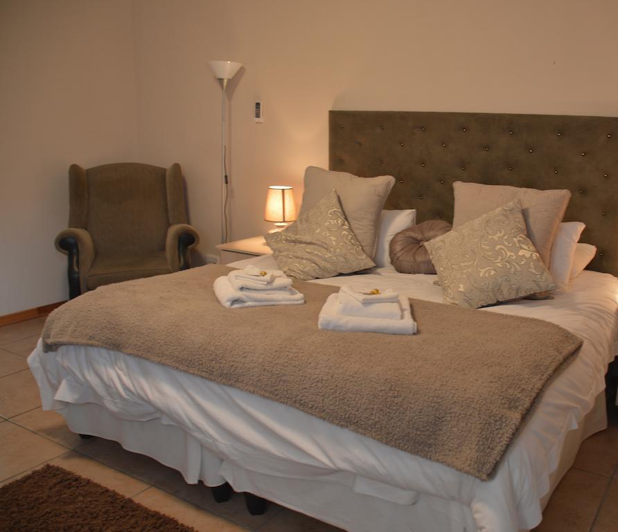 Two Bells Guest House Bloemfontein Exteriör bild