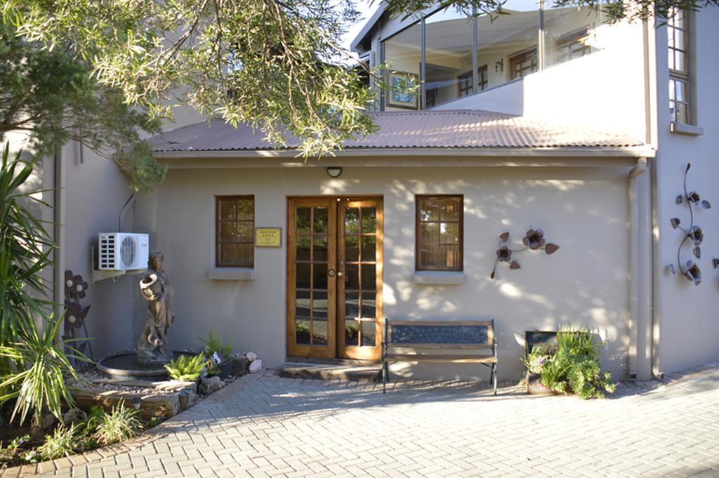 Two Bells Guest House Bloemfontein Exteriör bild